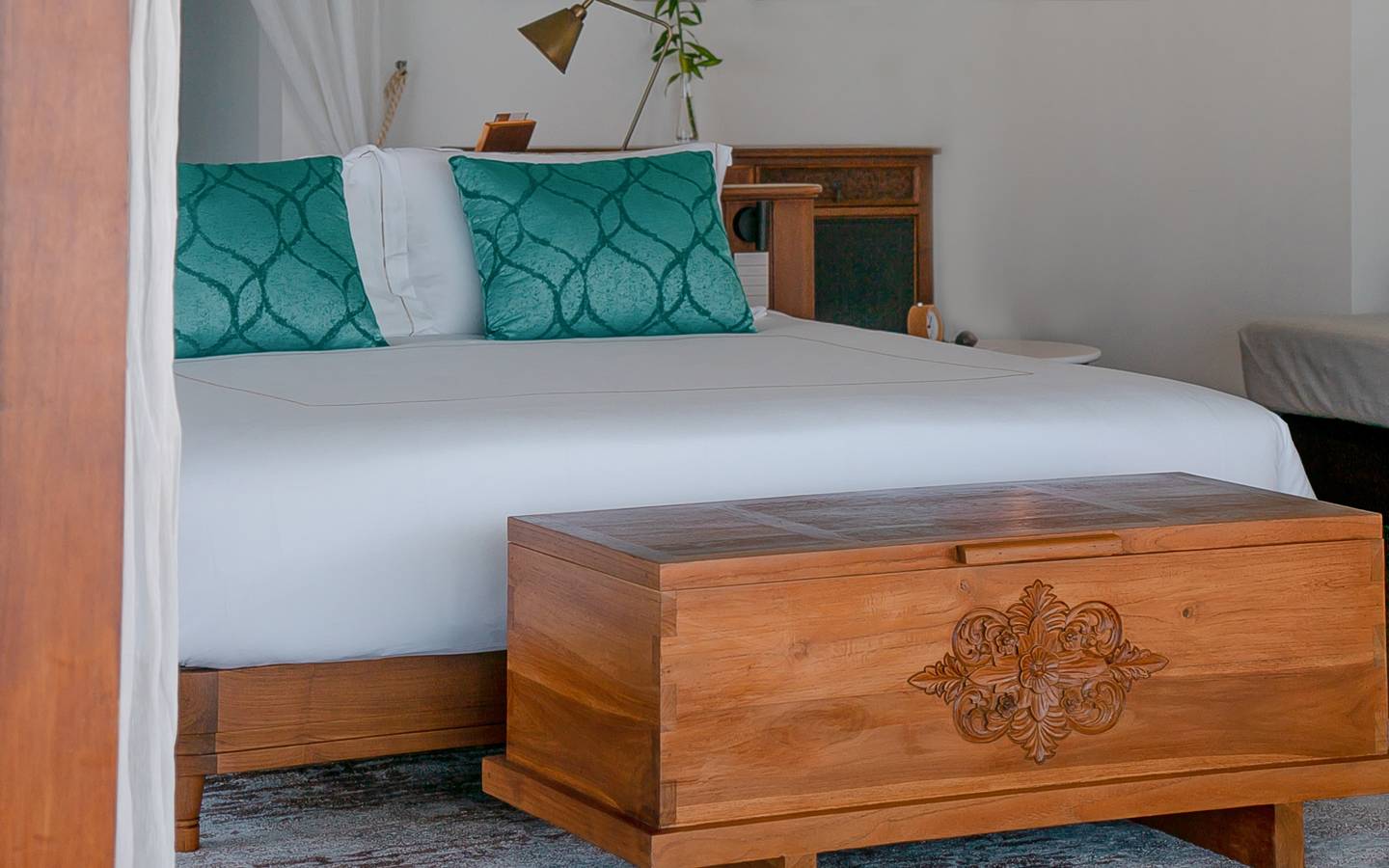 Anantara Kihavah - Over Water Pool Villa Bedroom Close Up