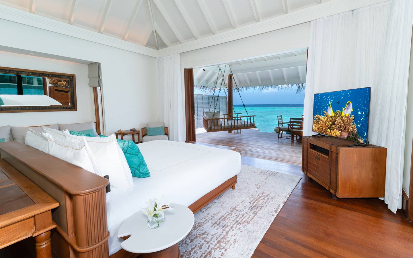 Anantara Kihavah - One Bedroom Family Over Water Pool Villa Bedroom