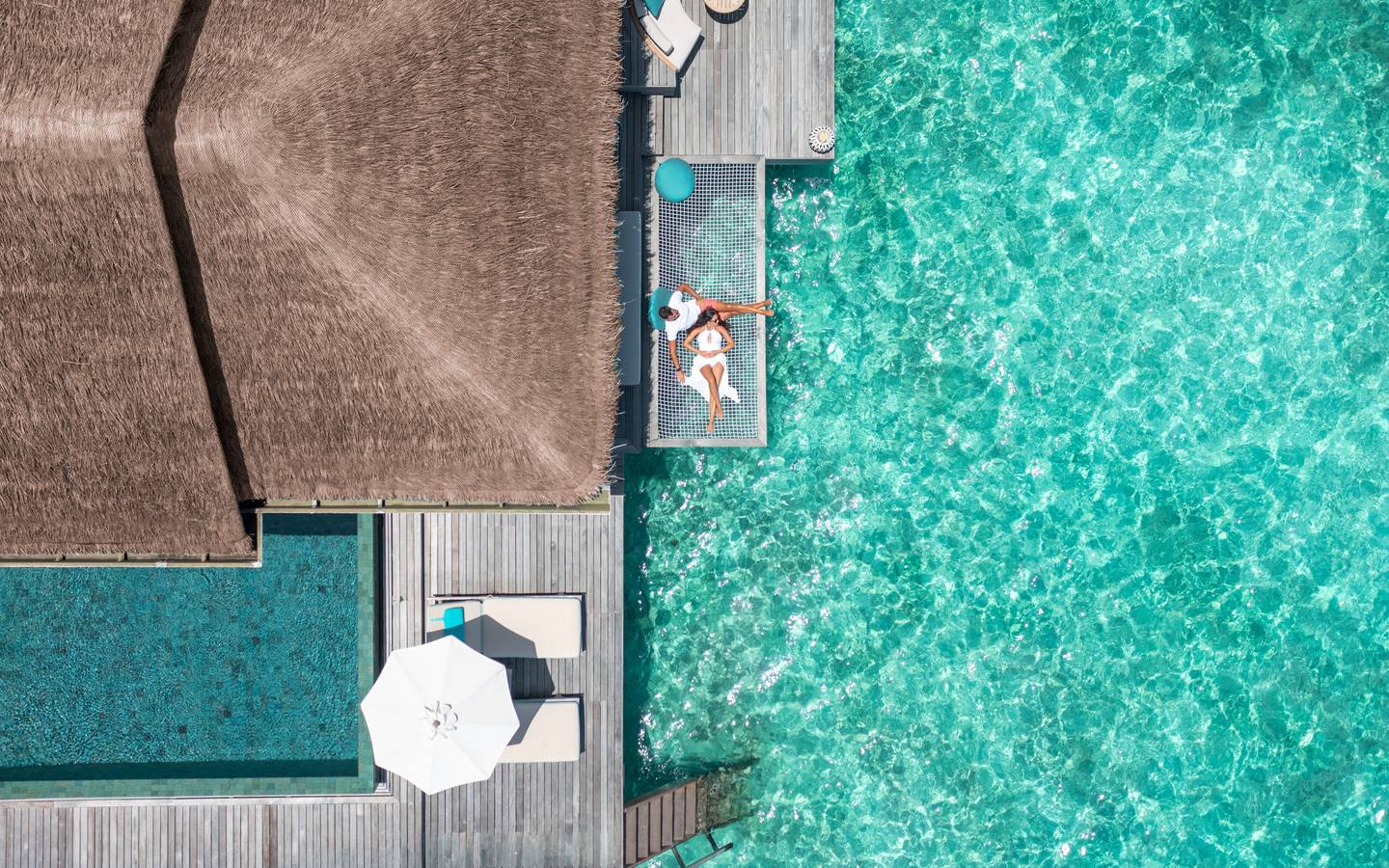 Anantara Kihavah - Over Water Pool Villa Drohnenaufnahme