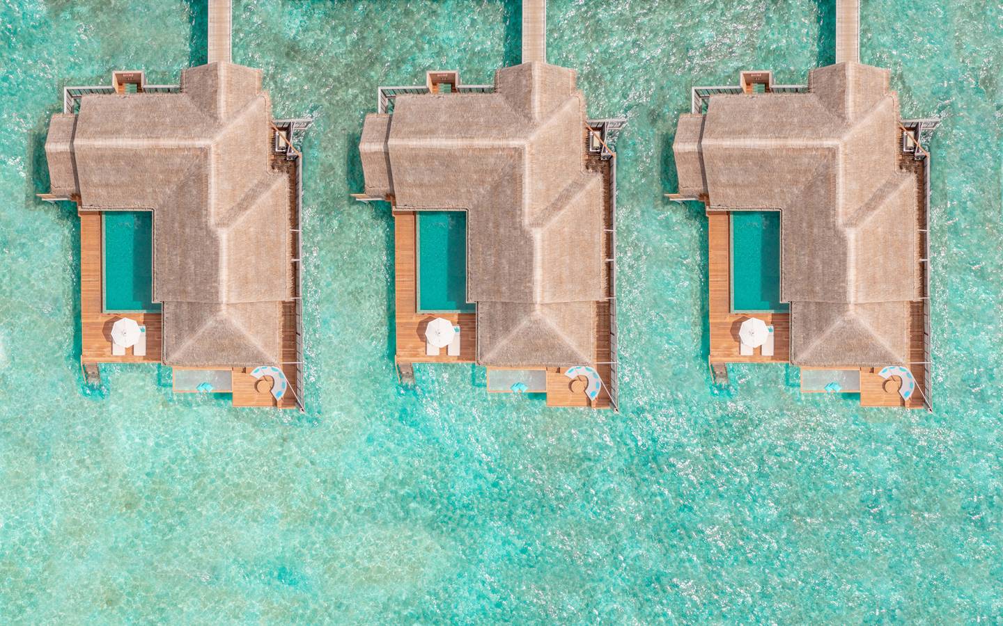 Anantara Kihavah - Over Water Pool Villa Drohnenaufnahme2