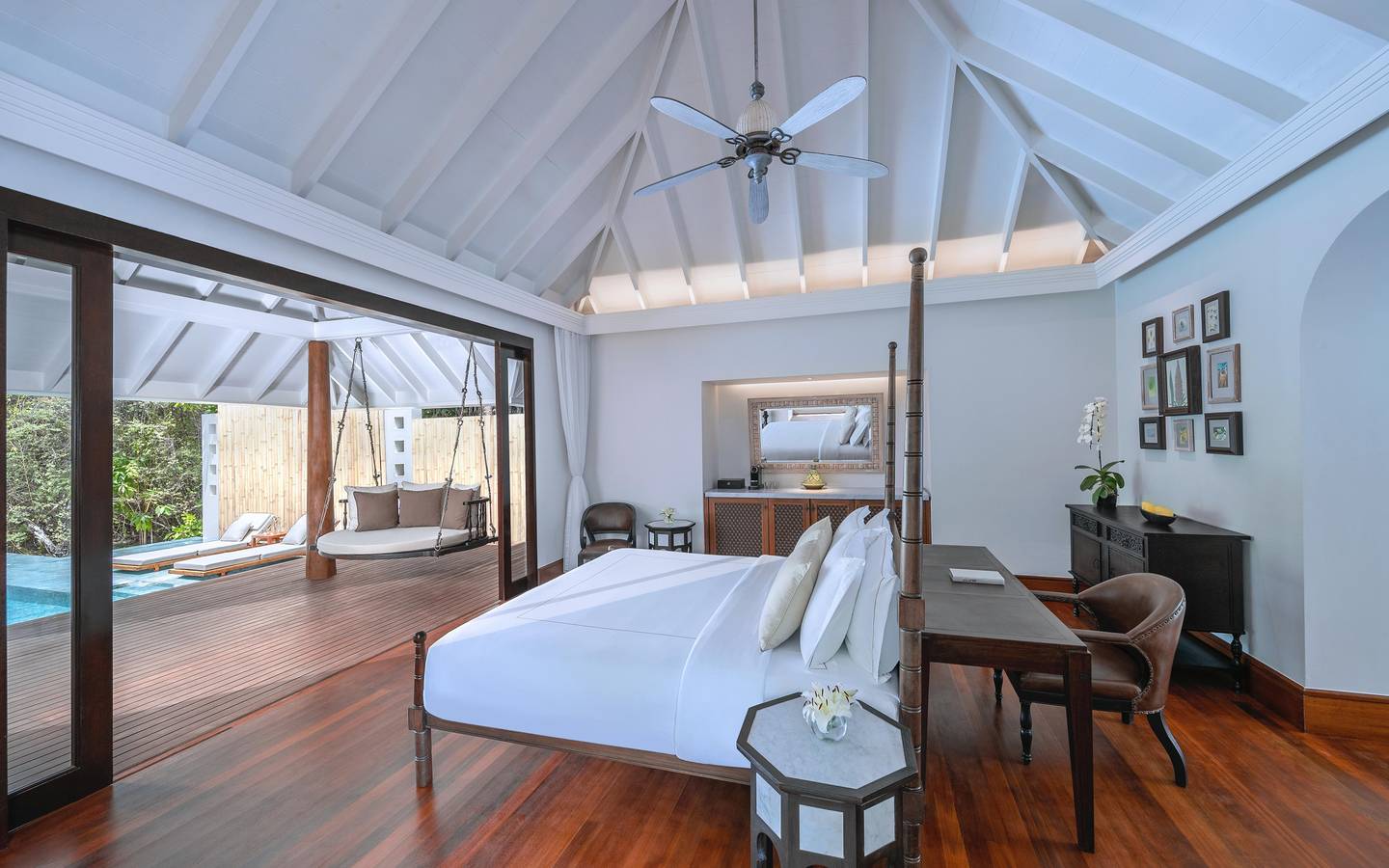 Anantara Kihavah Beach Pool Villas  Schlafzimmer