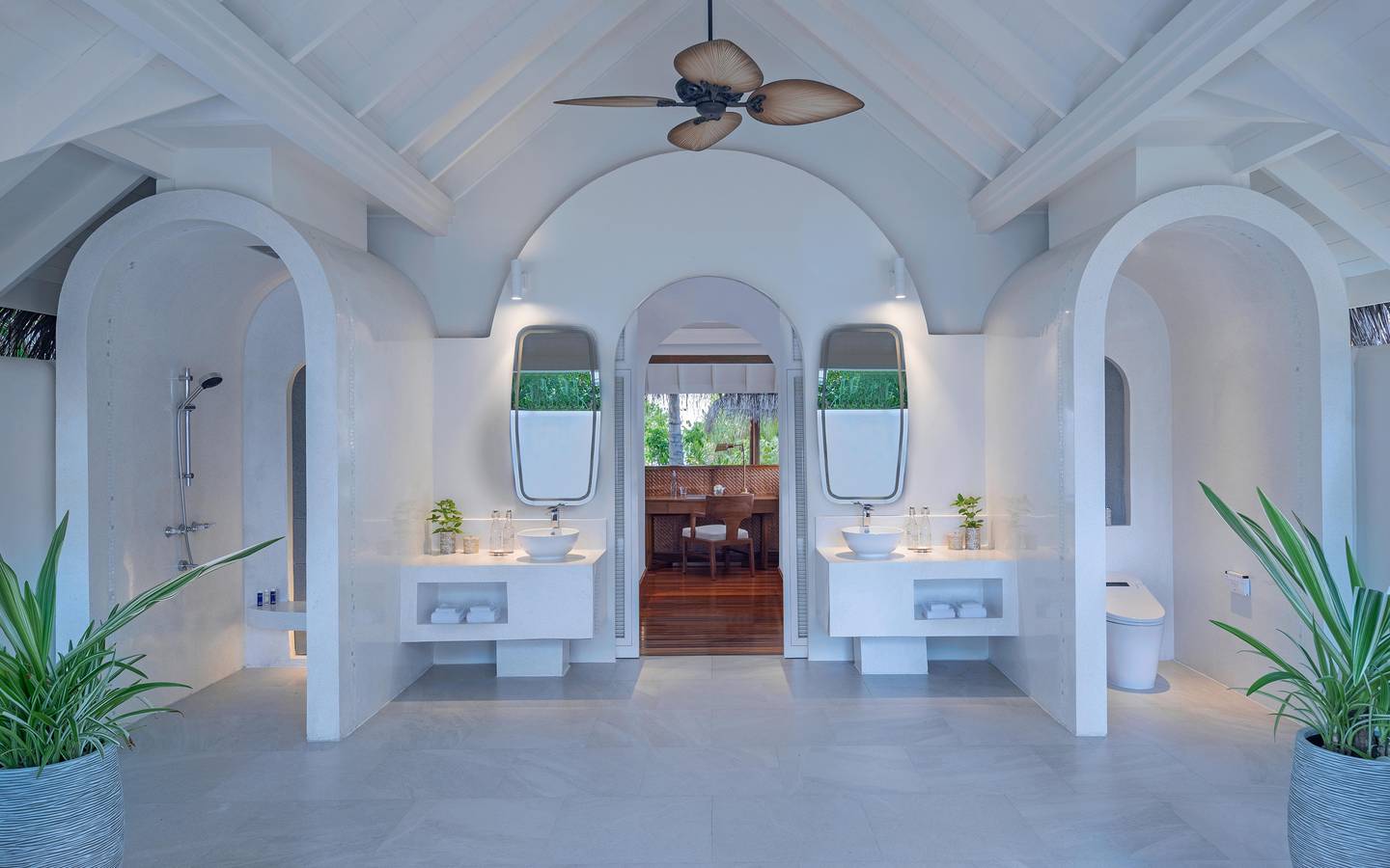 Three Bedroom Beach Pool Residence