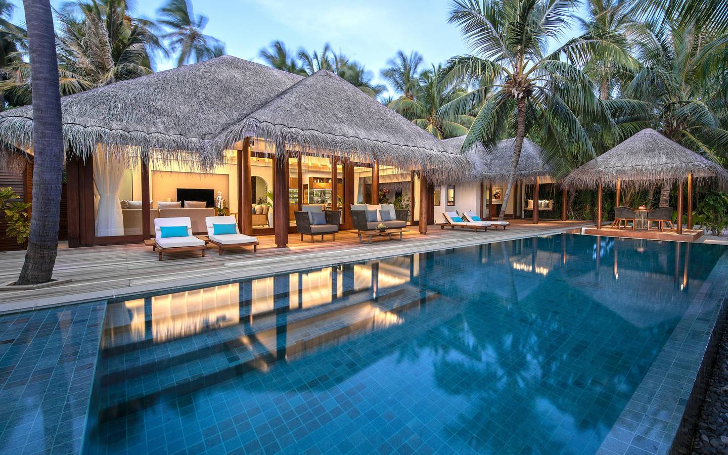 Anantara Kihavah - Exterior View Three Bedroom Beach Pool Residence Außenansicht Pool 2