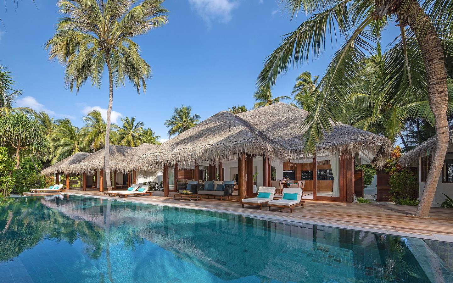 Anantara Kihavah - Exterior View Three Bedroom Beach Pool Residence Außenansicht mit Pool