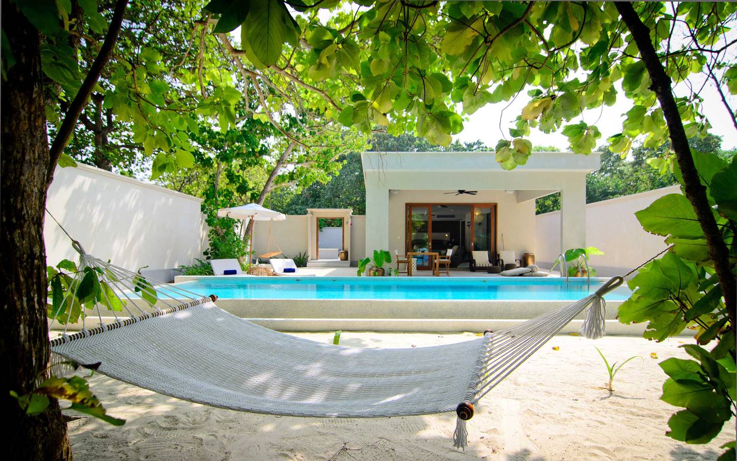 Beach_Villa_Amilla_Maldives_13