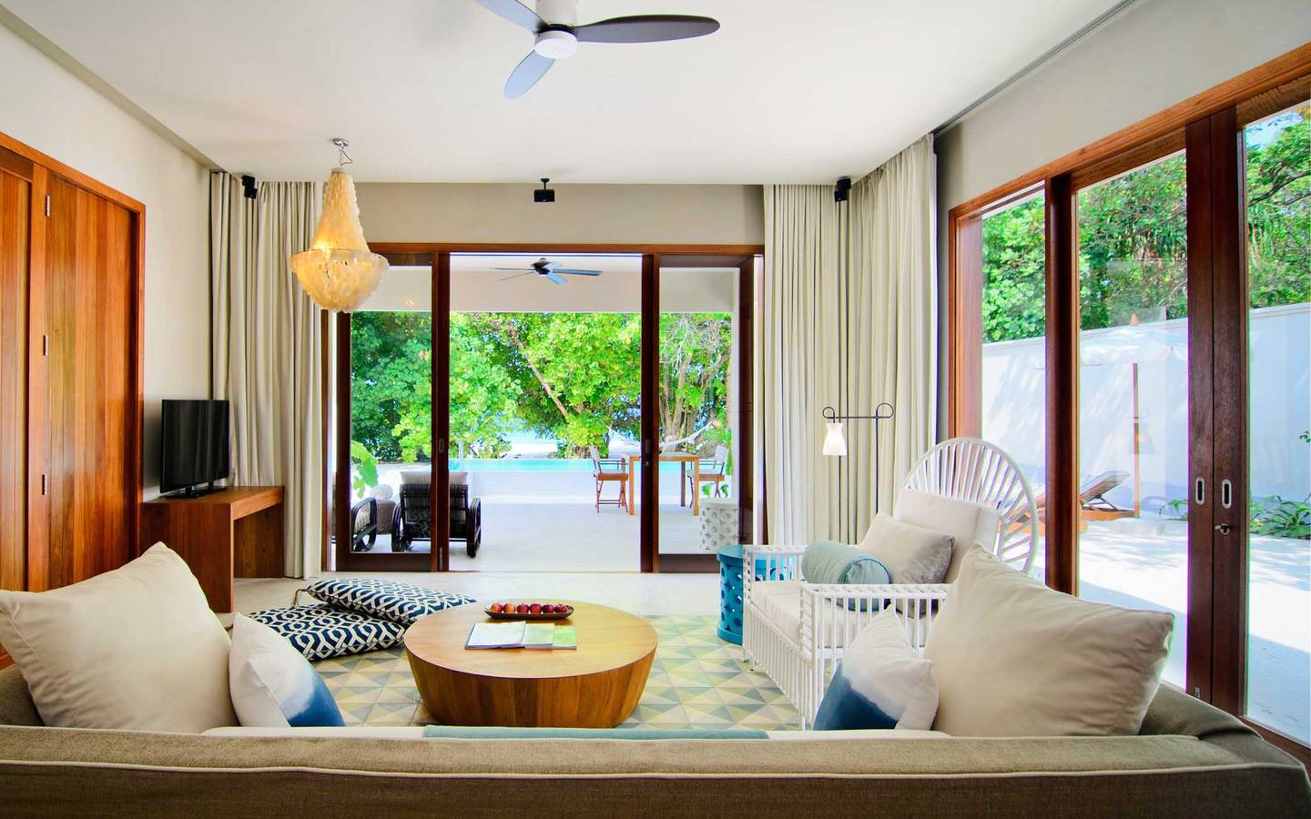 Beach_Villa_Amilla_Maldives_6