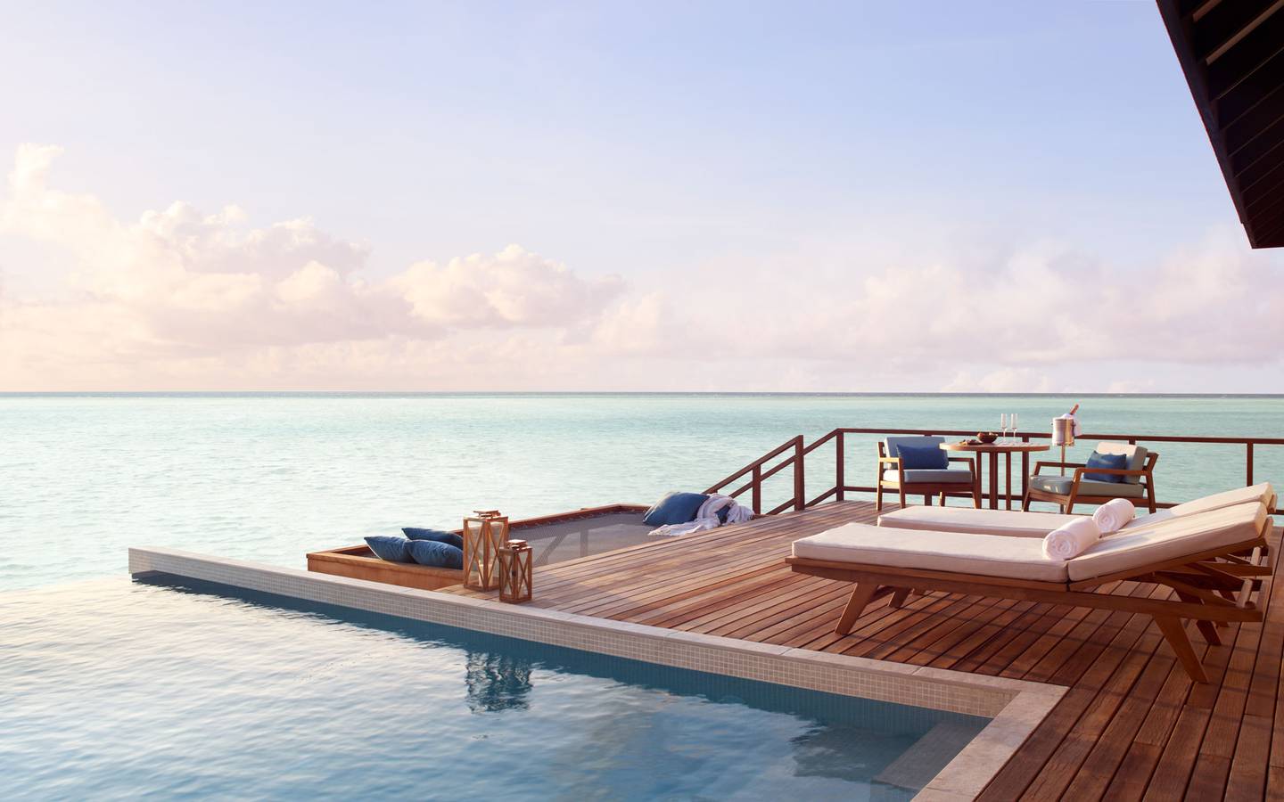 Anantara_Veli_Maldives_Deluxe_Over_Water_Villa_1