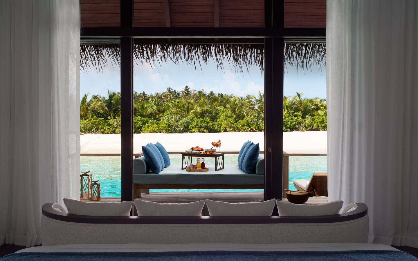 Anantara_Veli_Maldives_Deluxe_Over_Water_Villa_6