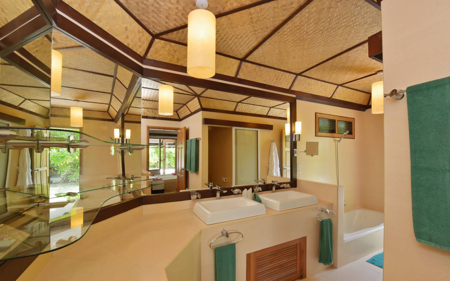 Angaga_Island_Resort_Spa_Superior_Beach_Bungalow_1