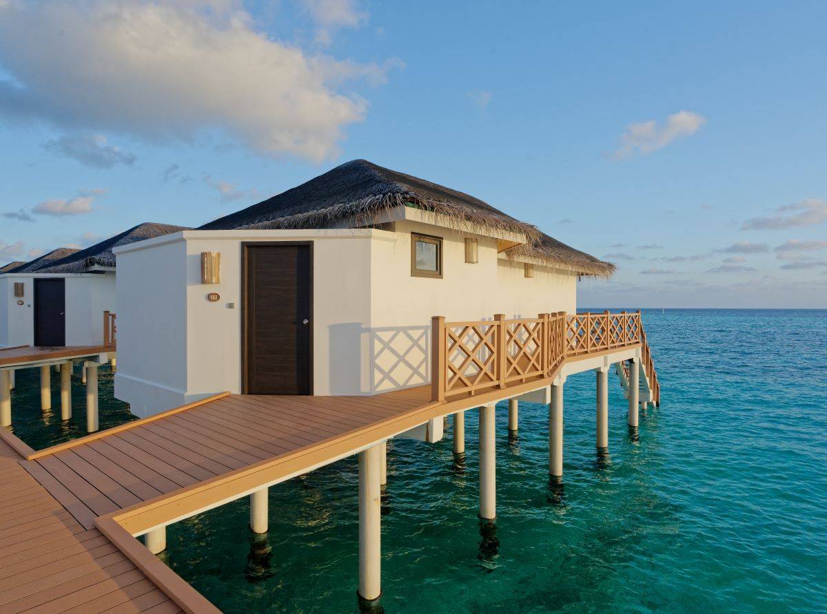 Angaga Island Resort & Spa, Malediven, Premium Water Bungalow, Außenansicht