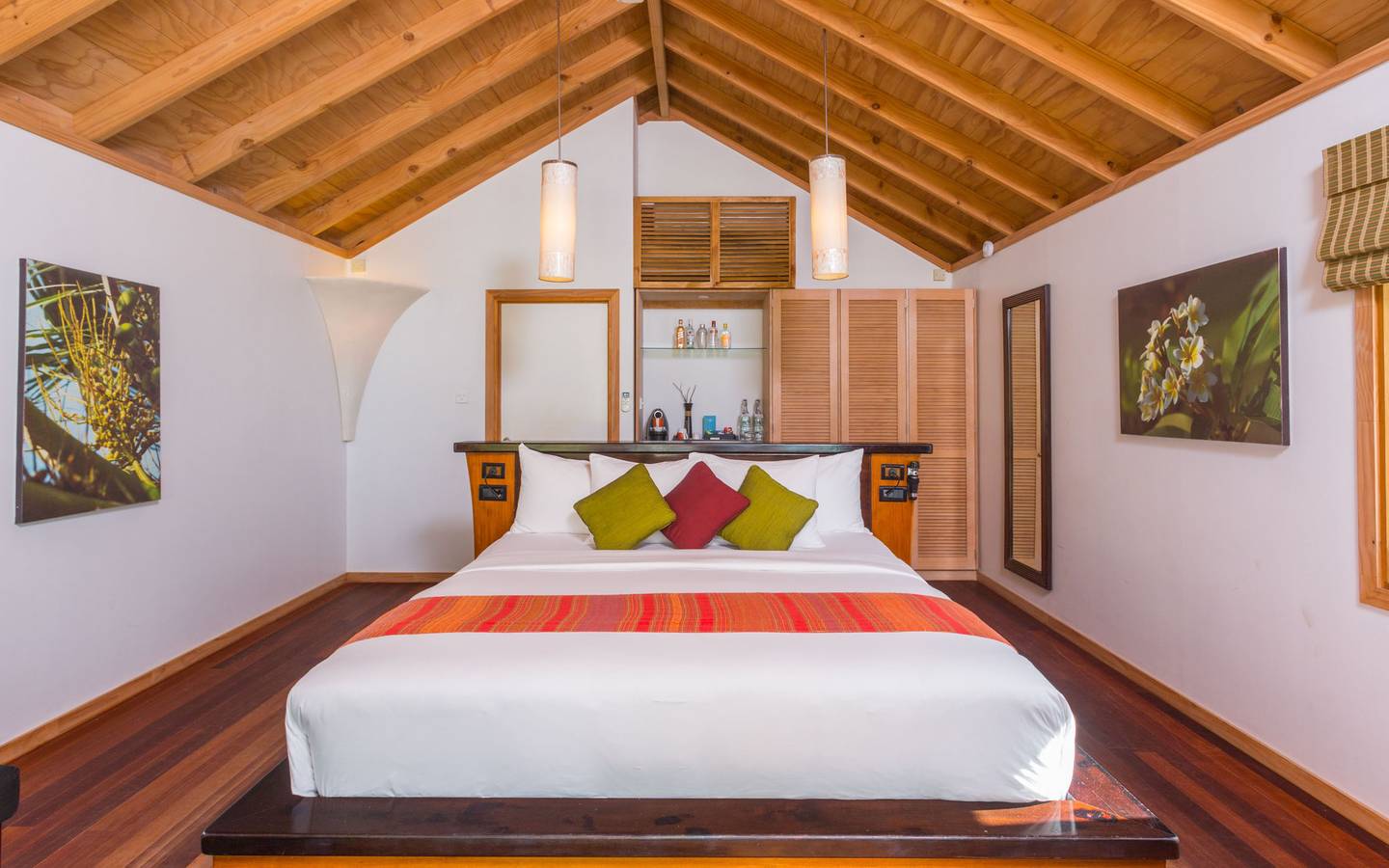 Kuredu Island Resort, Malediven, 'O' Beach Villa, Schlafzimmer