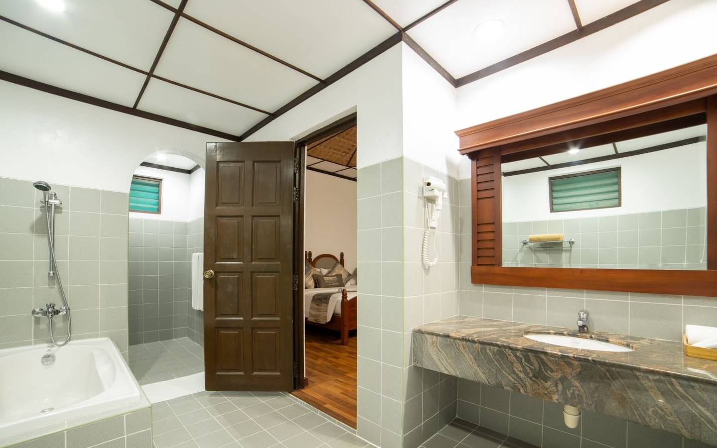 Deluxe Beachfront Room