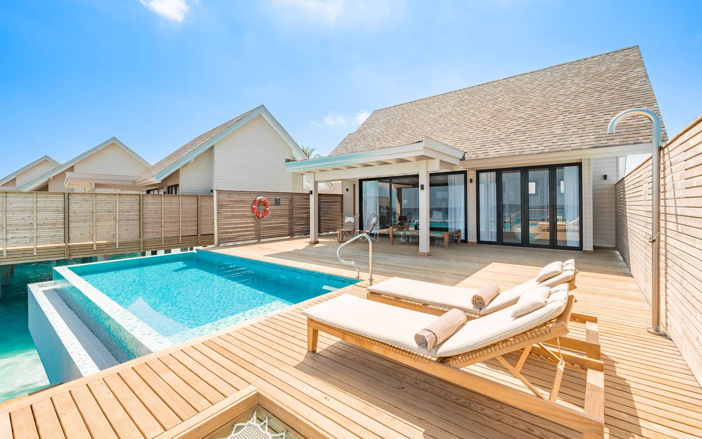 Ananea-Madivaru-Maldives-Water-Pool-Villa-Außenansicht-pool