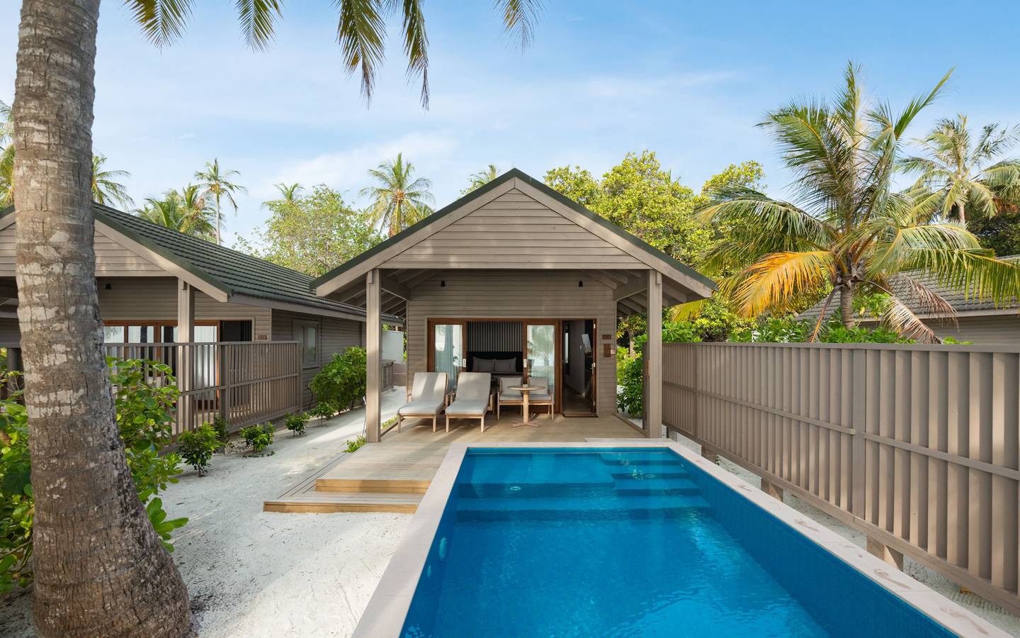 Meeru_Island_Beach_Pool_Villa_01