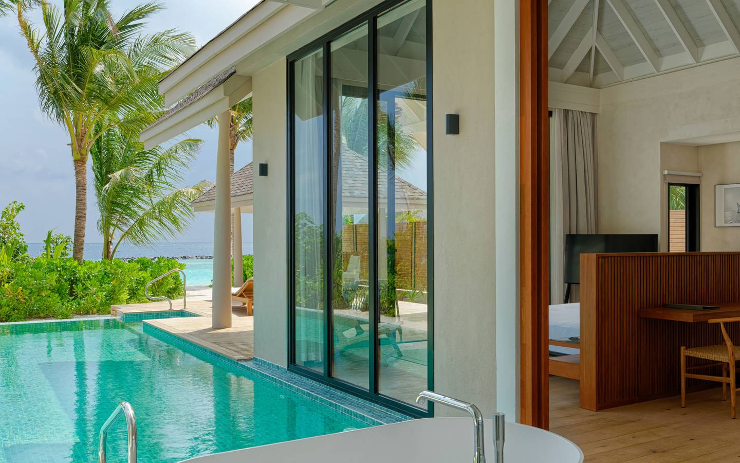 Ananea-Madivaru-Maldives-Deluxe-Beach-Pool-Villa-Pool