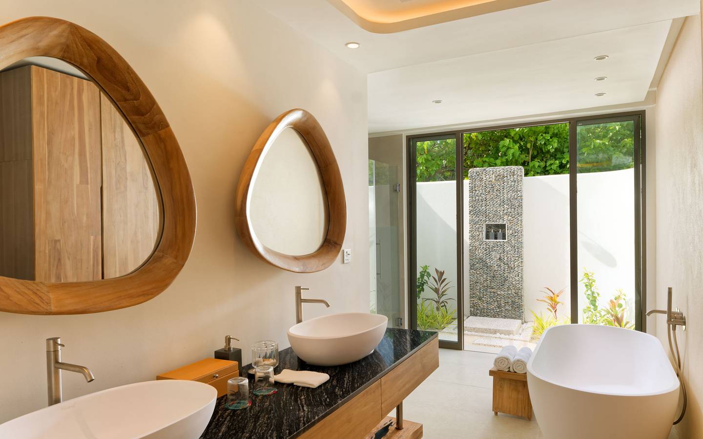 Meyyafushi_Maldives_Beach_Pool_Suite_4