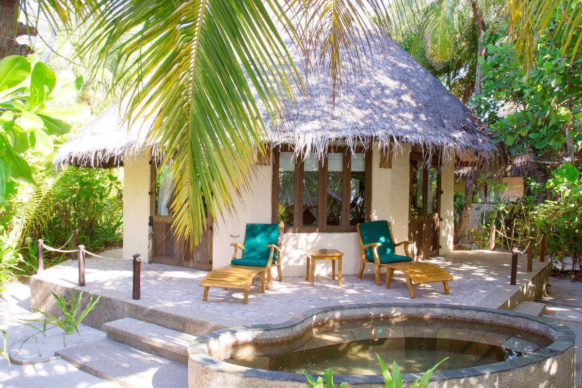 Coco Palm Dhuni Kohlu, Malediven, Deluxe Villa, Außenansicht