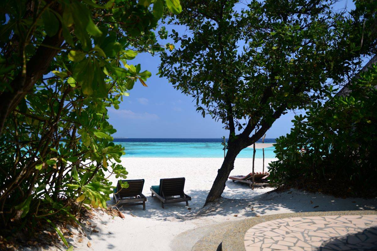 Coco Palm Dhuni Kohlu, Malediven, Deluxe Villa, Strandzugang