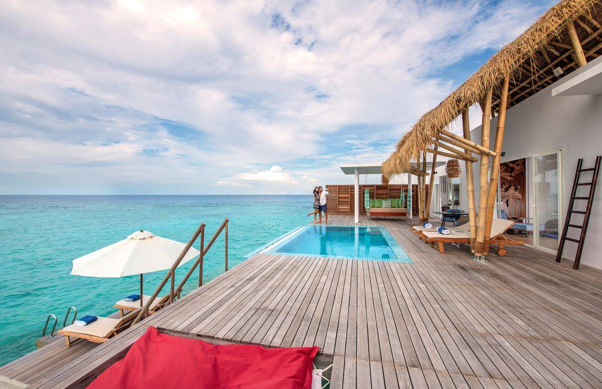 Emerlad Maldives Resort & Spa, Malediven, Superior Water Villa with Pool, Terrasse mit Pool