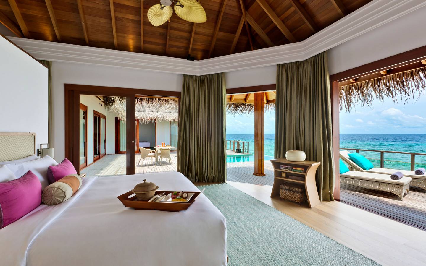 dusit-thani-maldives-accommodation-two-bedroom-ocean-pavilion-bedroom-lifestyle_2