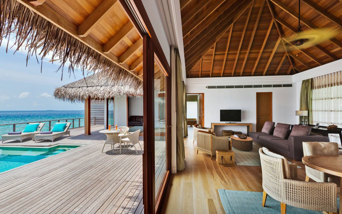 dusit-thani-maldives-accommodation-two-bedroom-ocean-pavilion-bedroom-lifestyle_3