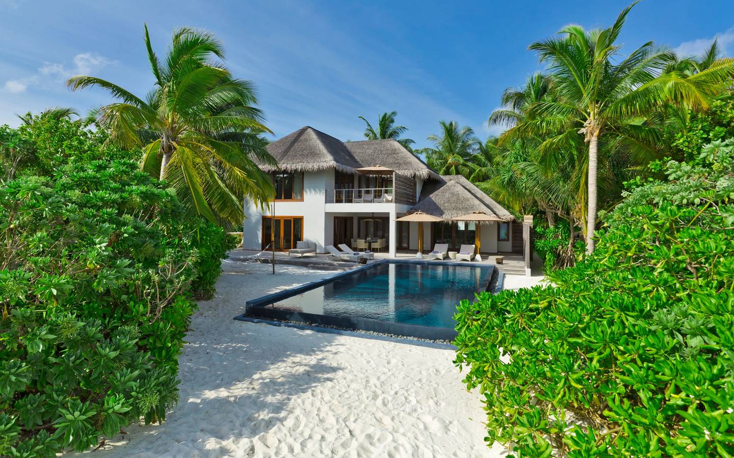 dusit-thani-maldives-accommodation-two-bedroom-beach-residence-daytime