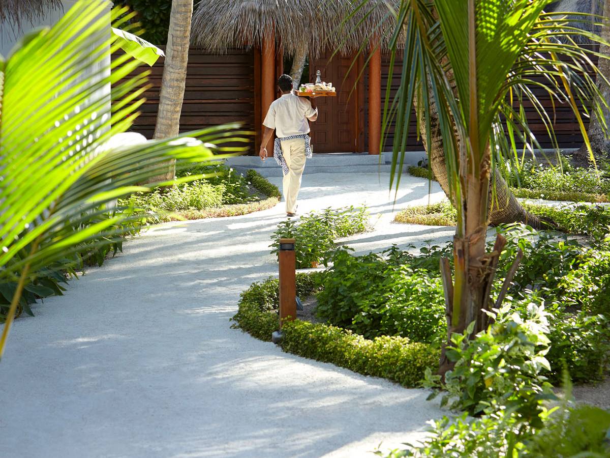 dusit-thani-maldives-accommodation-two-bedroom-beachvilla-with-service-staff