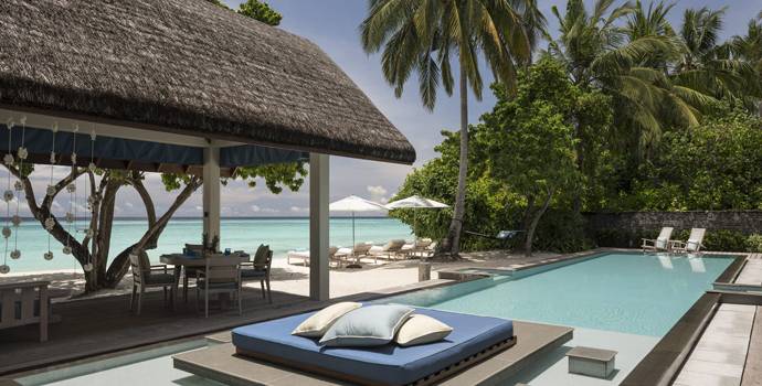 Two-Bedroom Family Beach Bungalow mit Pool, Four Seasons Resort Maldives