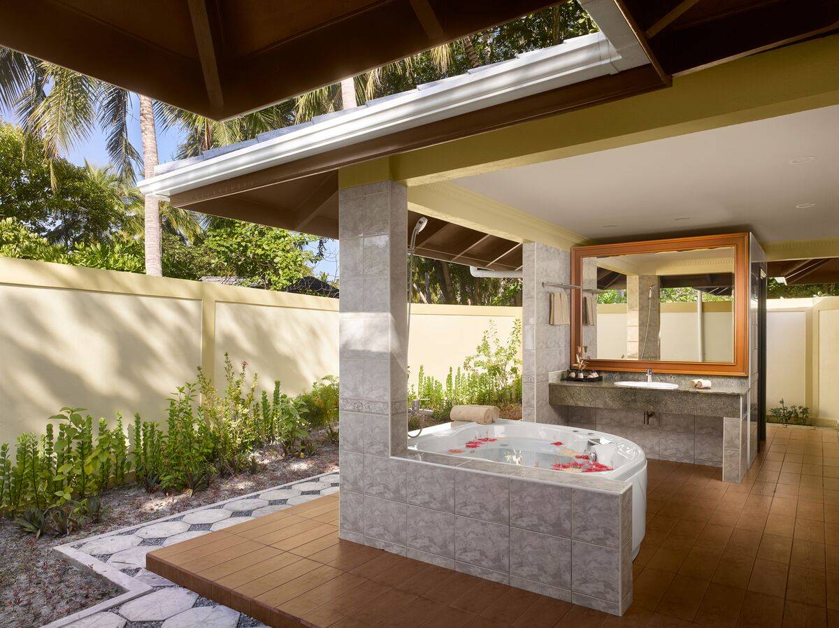 Bad & Whirlpool, Two-bedroom Beach Pool Residence