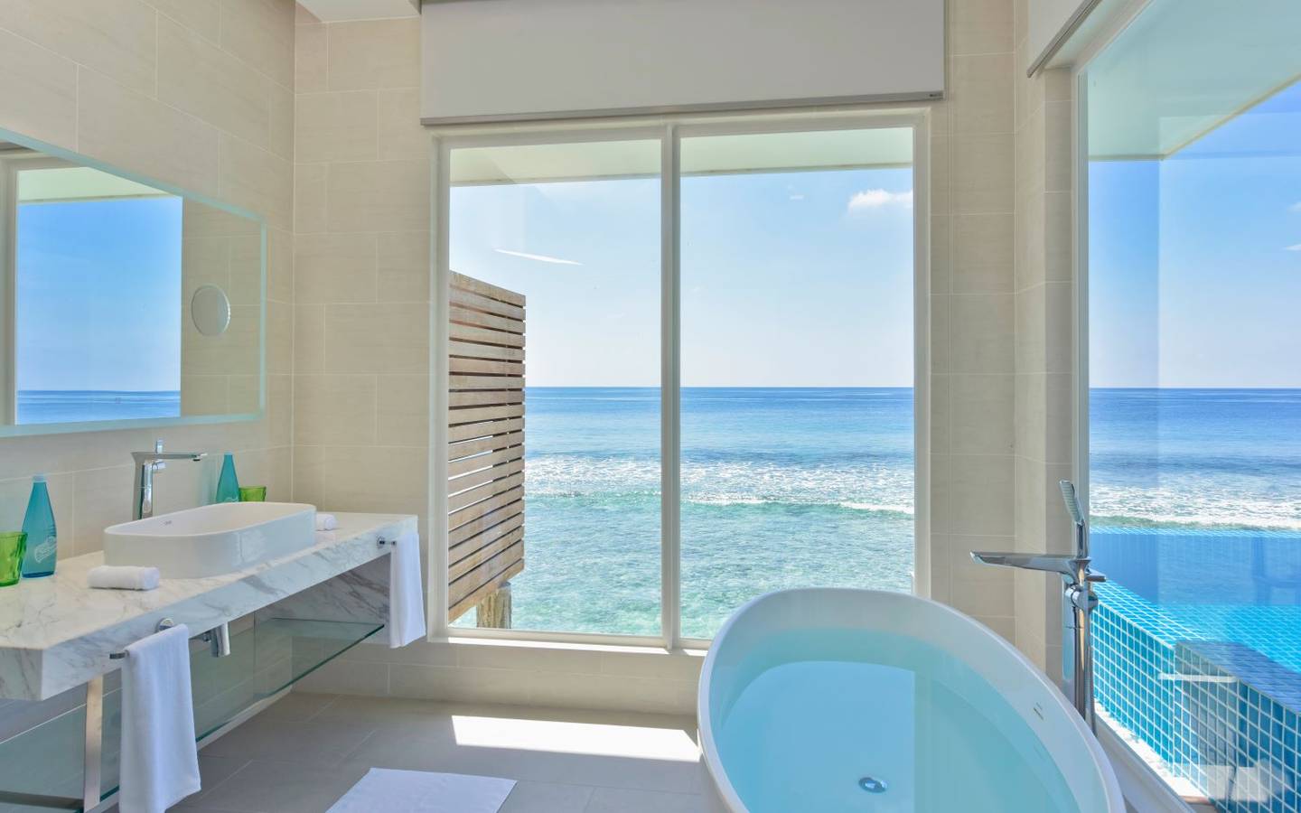 Kandima, Ocean Pool Villa, BAdezimmer