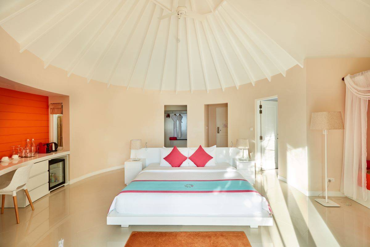 Sun Siyam Vilu Reef, Malediven, Beach Villa with Pool, Schlafzimmer