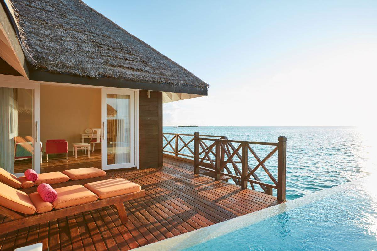 Sun Siyam Vilu Reef, Malediven, Grand Water Villa with Pool, Terrasse mit Infinity Pool