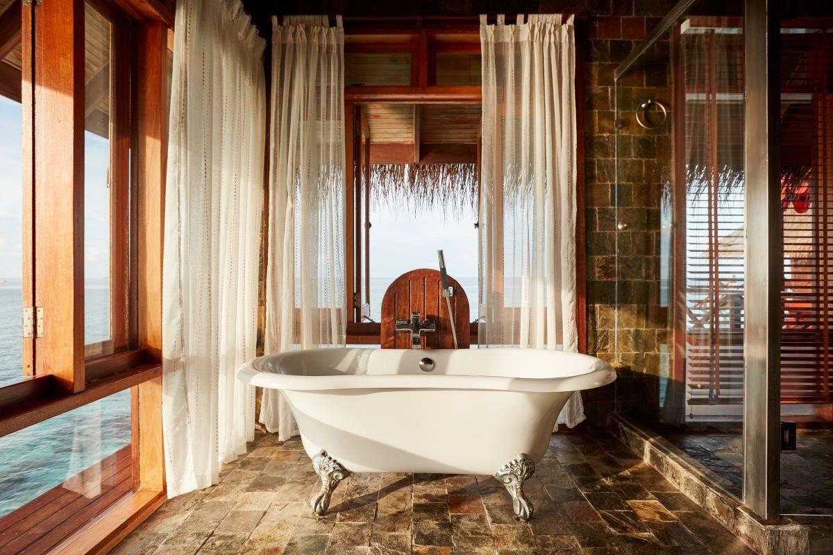 Sun Siyam Vilu Reef, Malediven, Two Bedroom Water Villa with Pool, Badezimmer