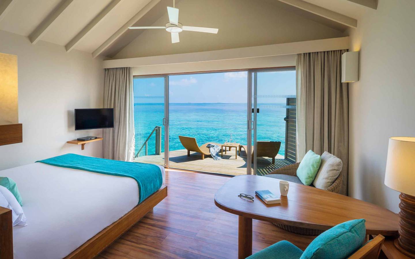 Centara Ras Fushi Deluxe Water Villa 2