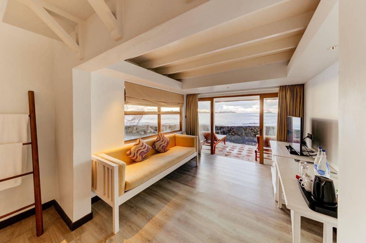 Cinnamon Dhonveli Maledives, Malediven, Duplex Garden Bungalow, Wohnbereich