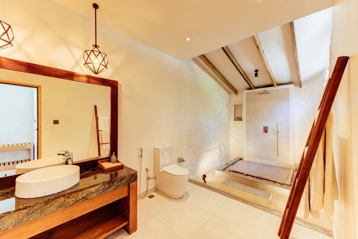 Cinnamon Dhonveli Maledives, Malediven, Beach Bungalow, Badezimmer