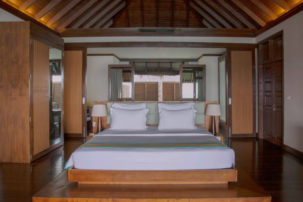 Coco Bodu Hithi, Malediven, Water Villa, Schlafzimmer
