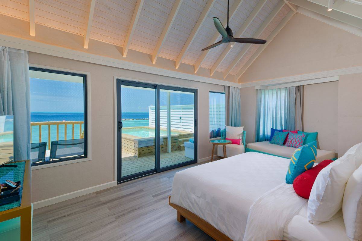 OBLU NATURE Helengeli by SENTIDO, Malediven, Sunrise Water Villa with Pool, Schlafzimmer