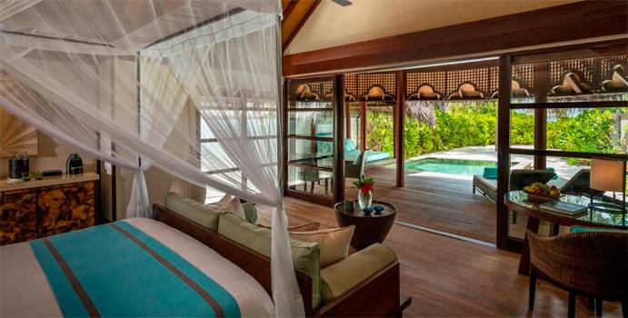 Wohnen und Terrasse, Sunset Family Beach Bungalow with Pool, Four Seasons Resort Maldives at Kuda Huraa