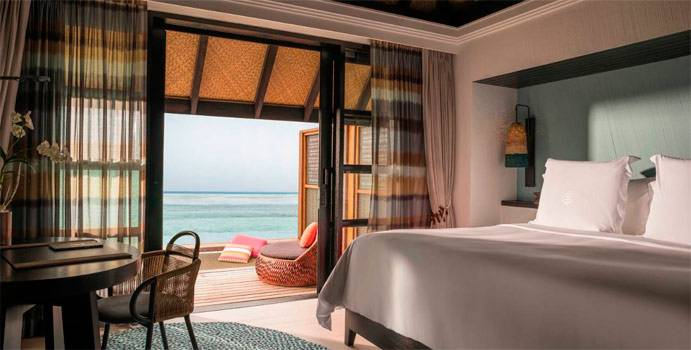 2. Schlafzimmer, Sunset Two Bedroom Water Suite with Pool, Four Seasons Resort Maldives at Kuda Huraa