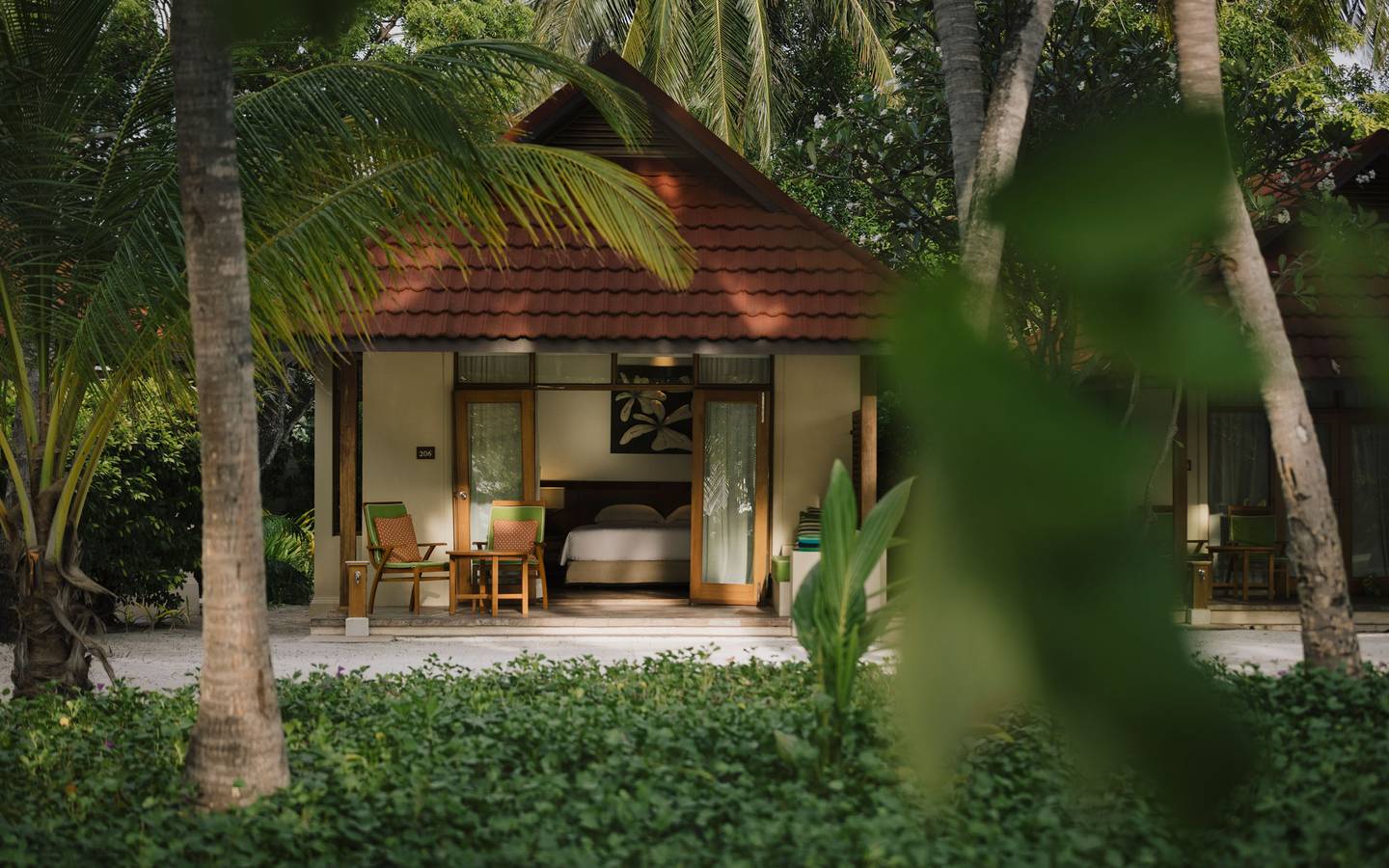 Kurumba_Maldives_Deluxe_Bungalow_3