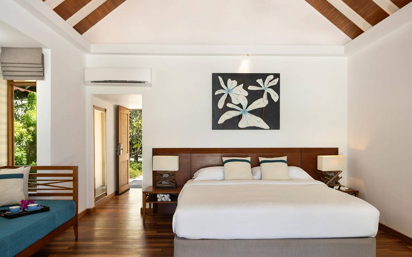 Kurumba_Maldives_Deluxe_Bungalow_