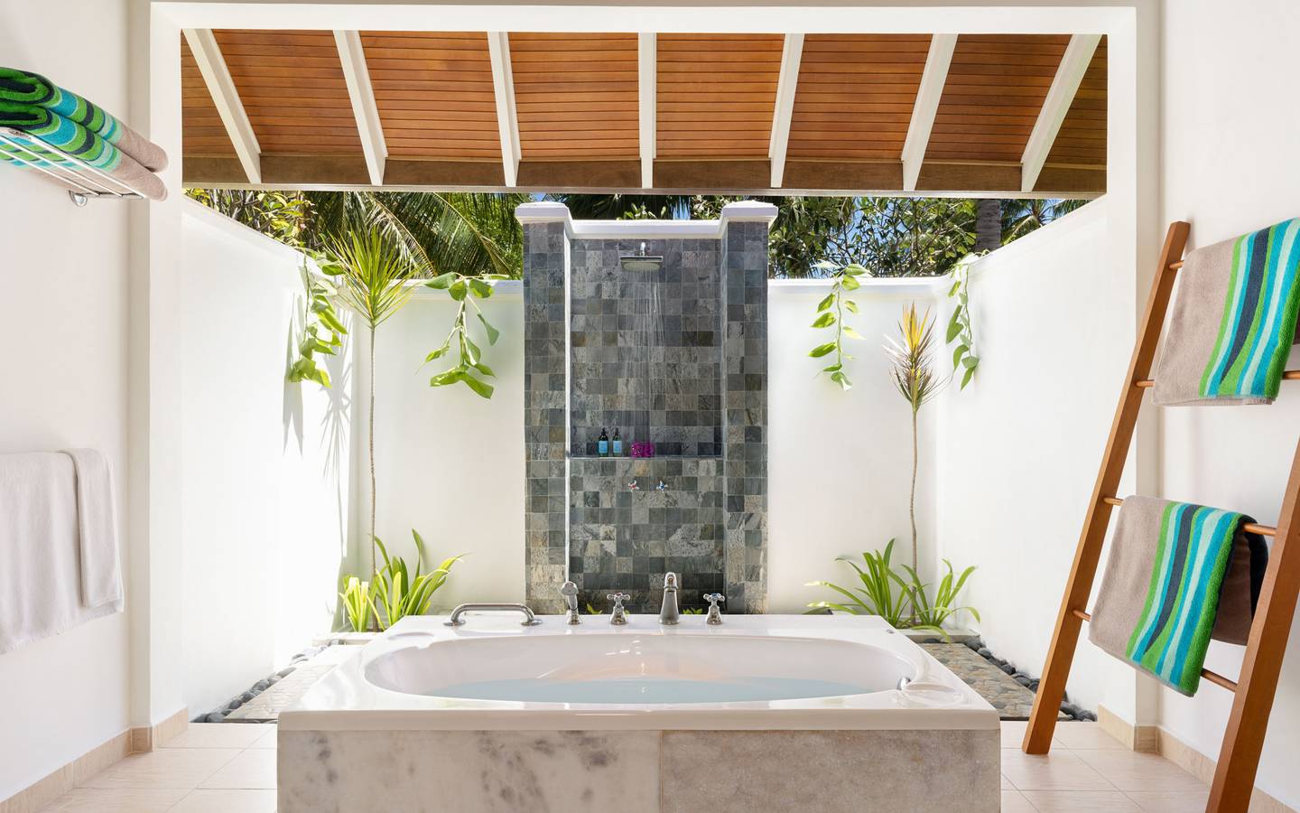 Kurumba_Maldives_Beachfront_Deluxe_Bungalow_3