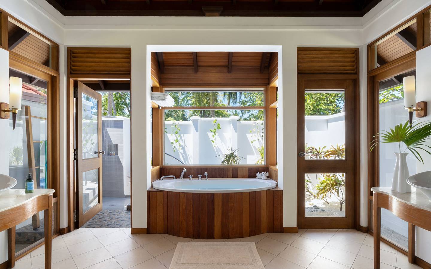 Kurumba_Maldives_Beach_Villa_2