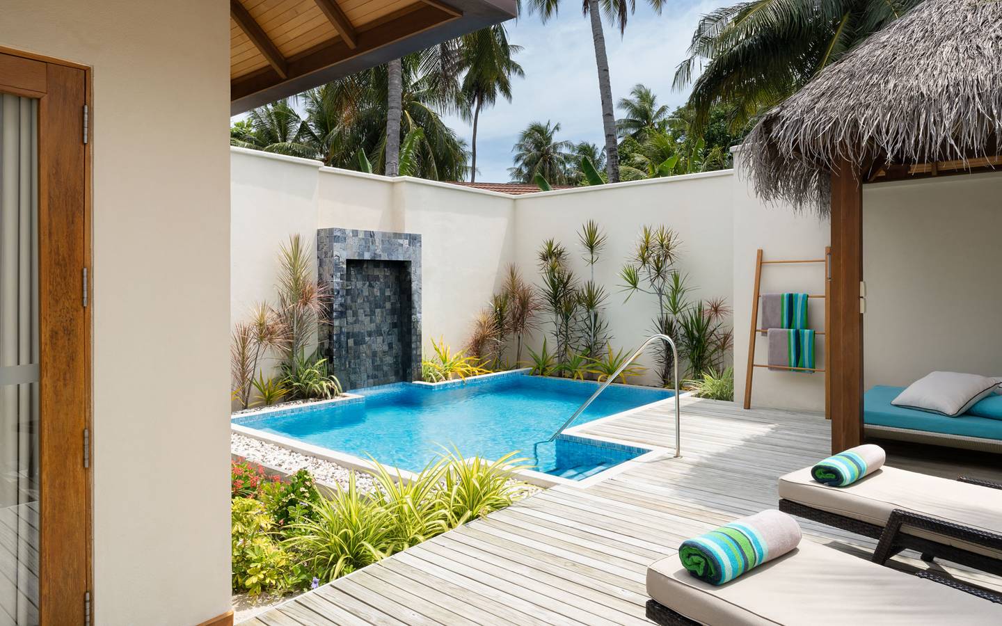 Kurumba_Maldives_Deluxe_Pool_Villa_3