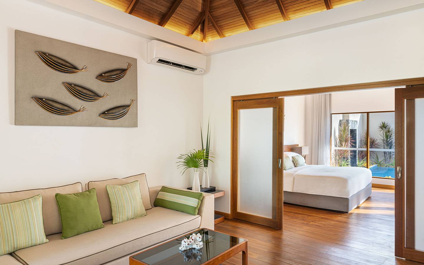 Kurumba_Maldives_Deluxe_Pool_Villa_1