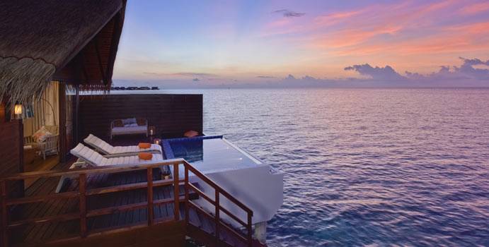 Pool im Sonnenuntergang, Ocean Pool Water Villa, Grand Park Kodhipparu