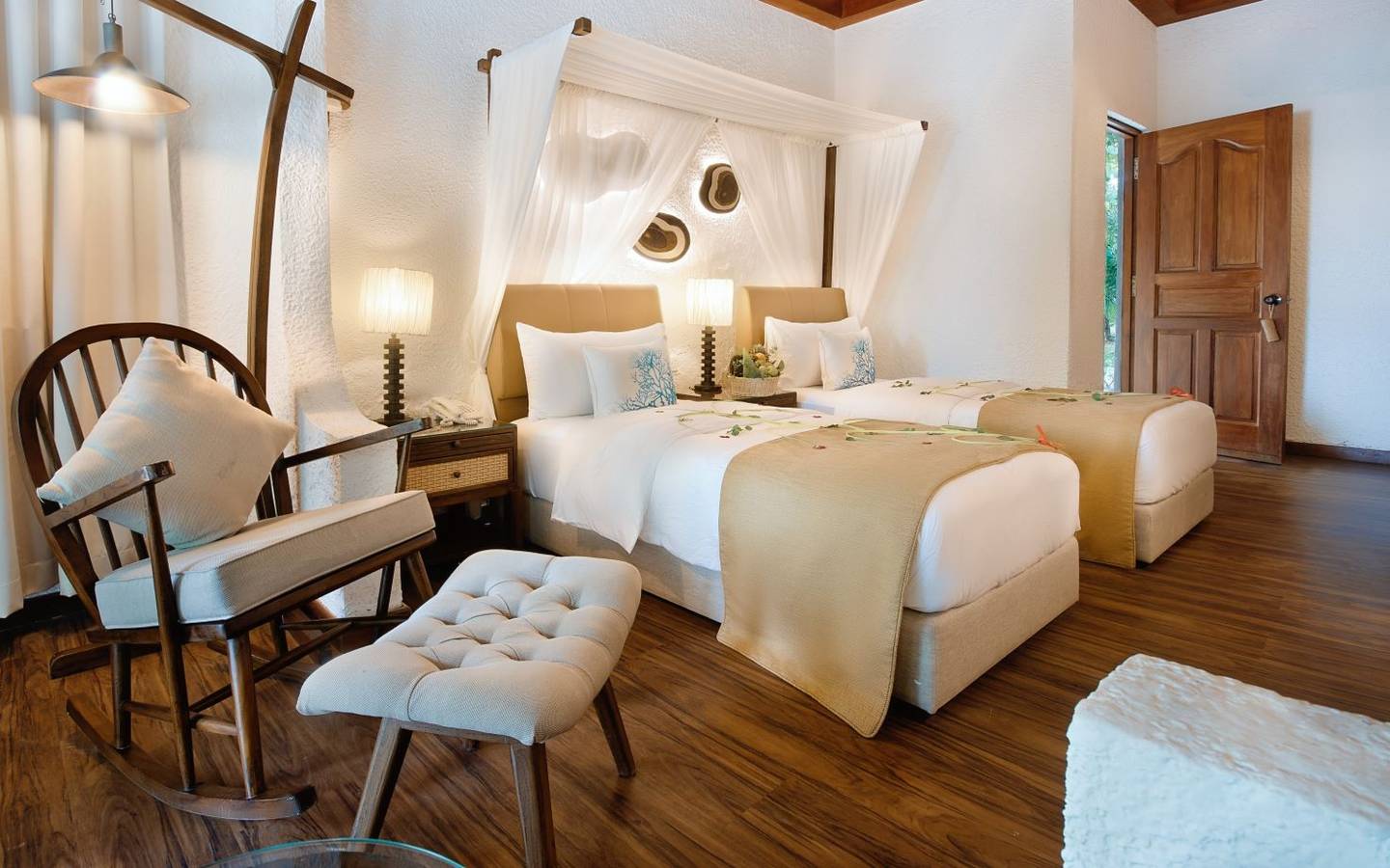 Makunudu Island, Deluxe Bungalow, Twin Bed