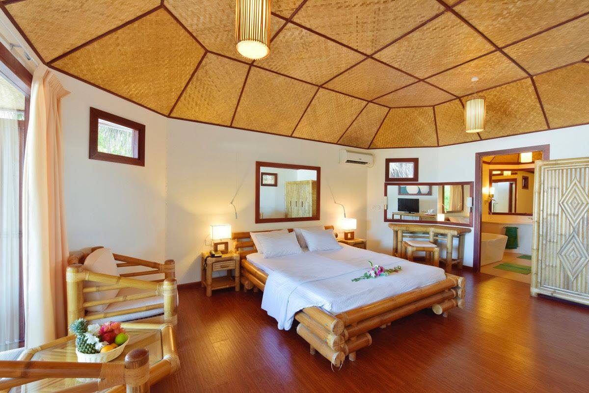 Thulhagiri Island Resort & Spa, Malediven, Standard Deluxe Beach Bungalow, Schlafzimmer
