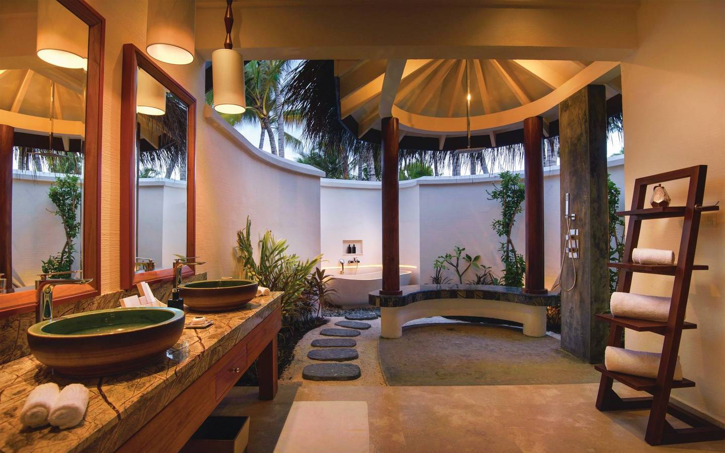 oblu-select-at-sangeli-maldives-beachvilla-with-pool-bathroom